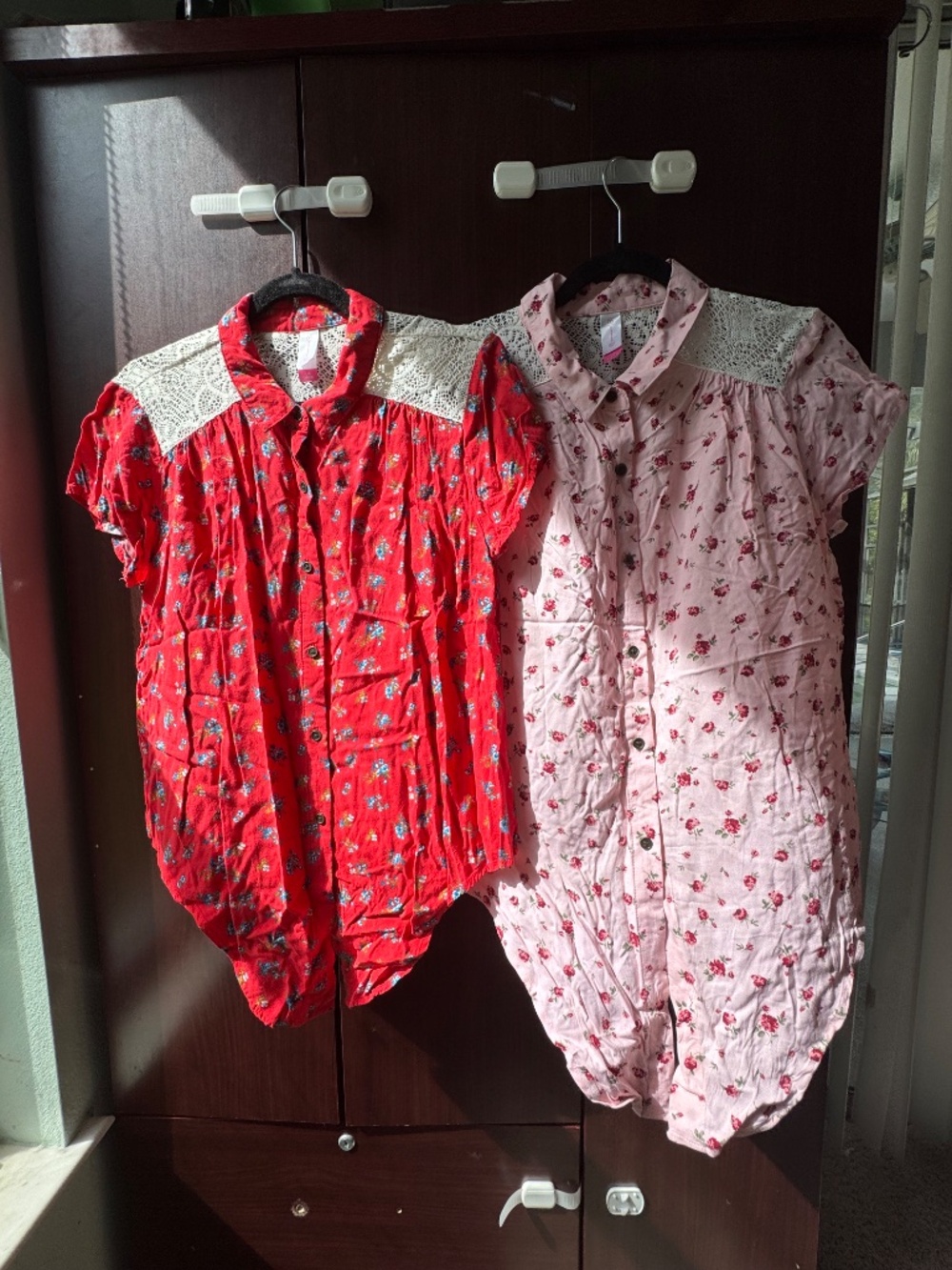 Button down blouses 2 - Picture 4 of 8